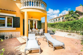 Mediterrane Doppelhaushälfte mit Garten